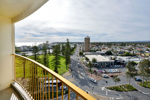 Atlantic Tower Motor Inn - Lightning Ridge Tourism 1