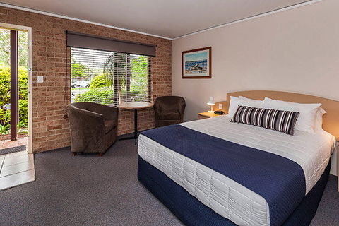 Macquarie Barracks Inn - Lightning Ridge Tourism 1