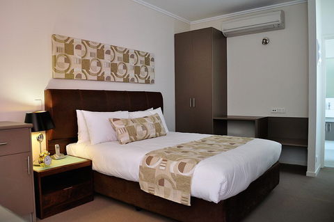 Quality Suites Fremantle - Lightning Ridge Tourism 1