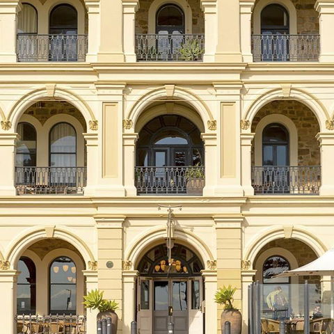 Largs Pier Hotel - Lightning Ridge Tourism 1