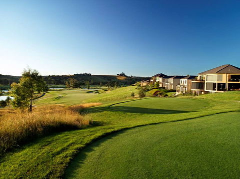 Yarra Valley Lodge - Lightning Ridge Tourism 1