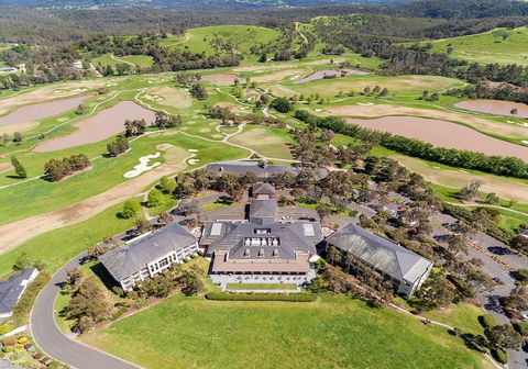 Yarra Valley Lodge - Lightning Ridge Tourism 2
