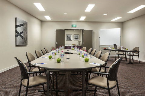 Quest Docklands - Lightning Ridge Tourism 2