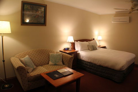 Gateway On Monash - Lightning Ridge Tourism 2