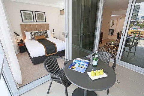 Alex Perry Hotel and Apartments - Lightning Ridge Tourism 2