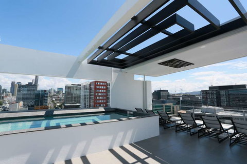 Alex Perry Hotel and Apartments - Lightning Ridge Tourism 17