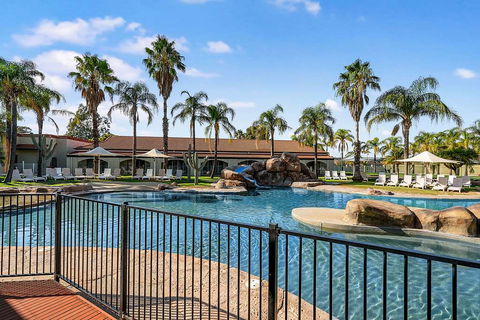 Quality Siesta Resort - Lightning Ridge Tourism 7
