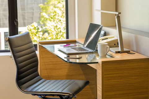 Crowne Plaza Canberra - Lightning Ridge Tourism 5