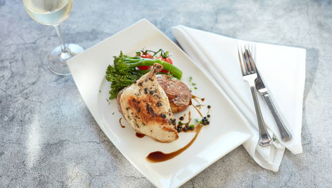 Crowne Plaza Canberra - Lightning Ridge Tourism 11