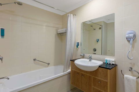 Nesuto Canberra Apartment Hotel - Lightning Ridge Tourism 3
