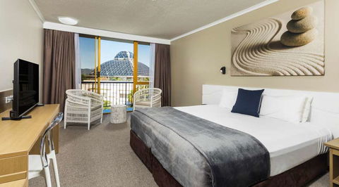 Pacific Hotel Cairns - Lightning Ridge Tourism 3