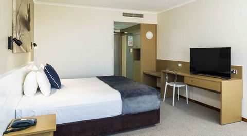 Pacific Hotel Cairns - Lightning Ridge Tourism 4