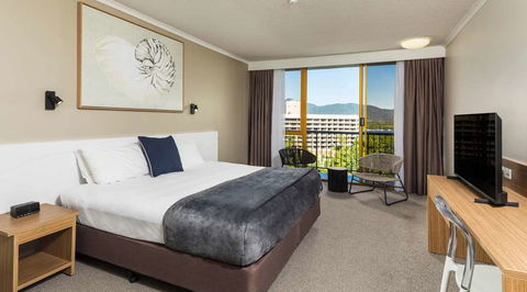 Pacific Hotel Cairns - Lightning Ridge Tourism 6