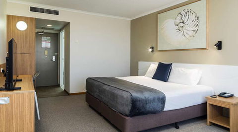 Pacific Hotel Cairns - Lightning Ridge Tourism 7