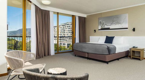 Pacific Hotel Cairns - Lightning Ridge Tourism 9