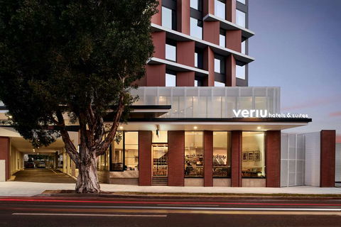 Veriu Green Square - Lightning Ridge Tourism 0
