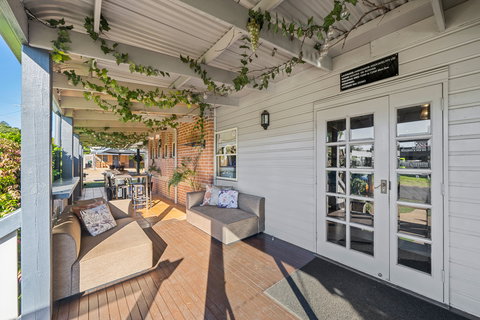 Ambassador On Ruthven Motel - Lightning Ridge Tourism 1