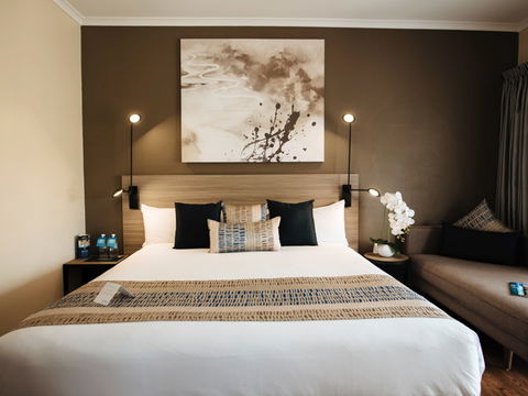 Mantra Club Croc - Lightning Ridge Tourism 1