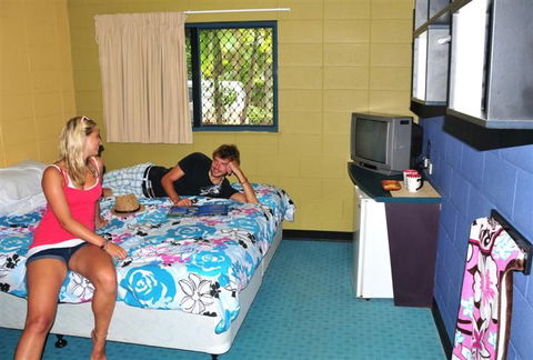 Nomads Cairns Backpackers Resort - Lightning Ridge Tourism 2