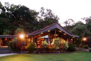 Trinity Beach Palace - Lightning Ridge Tourism 0