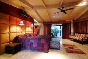 Trinity Beach Palace - Lightning Ridge Tourism 2