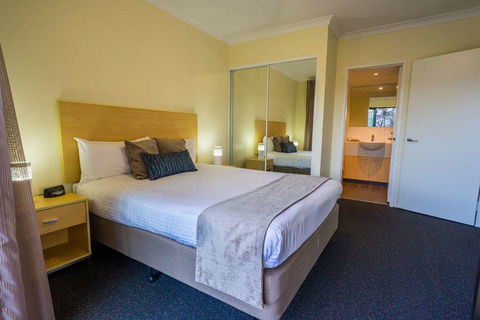 Perth Ascot Central Apartment Hotel - Lightning Ridge Tourism 1