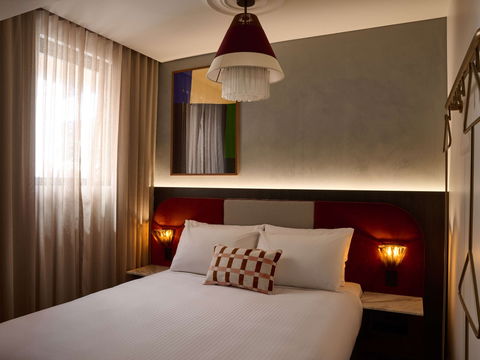 Hotel Morris Sydney - Lightning Ridge Tourism 0