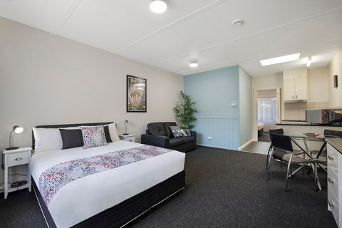 Hamilton Lakeside Motel - Lightning Ridge Tourism 8