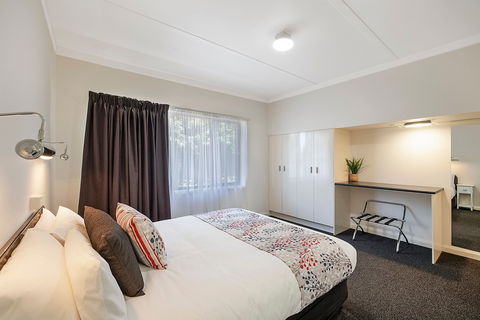 Hamilton Lakeside Motel - Lightning Ridge Tourism 9