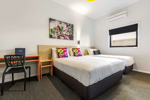 Nightcap at Ashley Hotel - Lightning Ridge Tourism 6