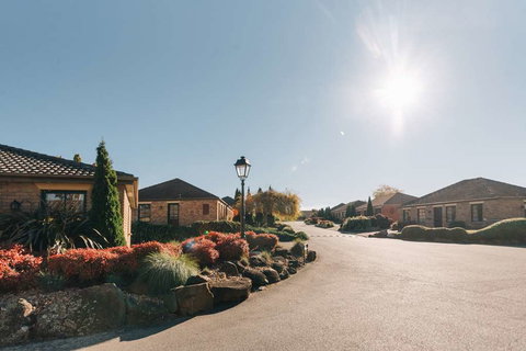 Country Club Villas - Lightning Ridge Tourism 13