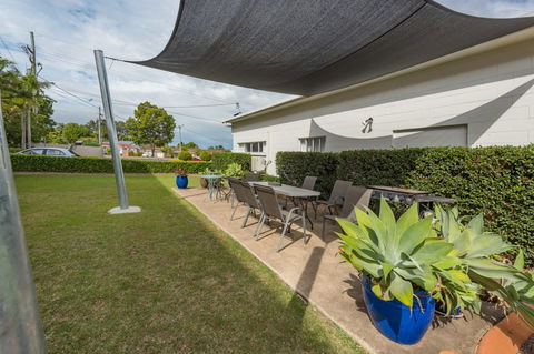 Takalvan Motel - Lightning Ridge Tourism 1
