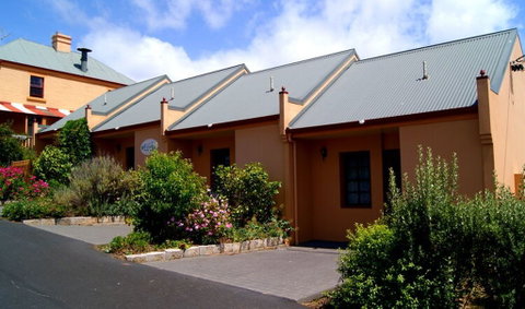 Meredith House and Mews - Lightning Ridge Tourism 0