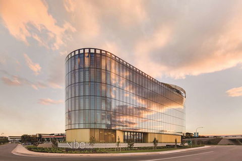 Vibe Hotel Canberra Airport - Lightning Ridge Tourism 0