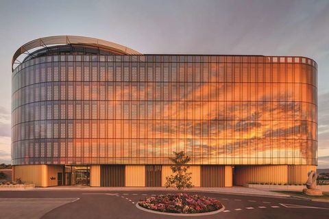 Vibe Hotel Canberra Airport - Lightning Ridge Tourism 1