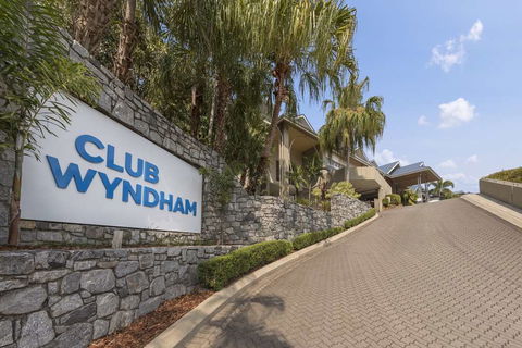 Club Wyndham Airlie Beach - Lightning Ridge Tourism 0