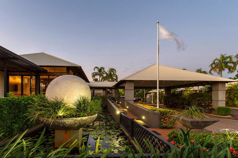 The Pearle Of Cable Beach - Lightning Ridge Tourism 1