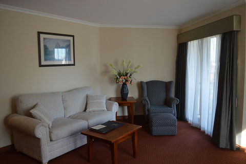 Gateway On Monash - Lightning Ridge Tourism 0