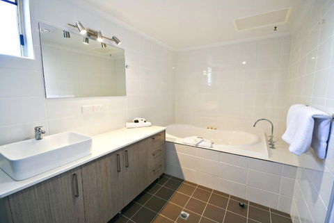 The Aberdeen Motel - Lightning Ridge Tourism 1