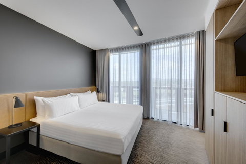 Vibe Hotel Canberra - Lightning Ridge Tourism 42