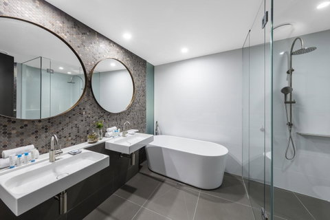 Vibe Hotel Canberra - Lightning Ridge Tourism 5
