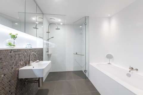 Vibe Hotel Canberra - Lightning Ridge Tourism 9