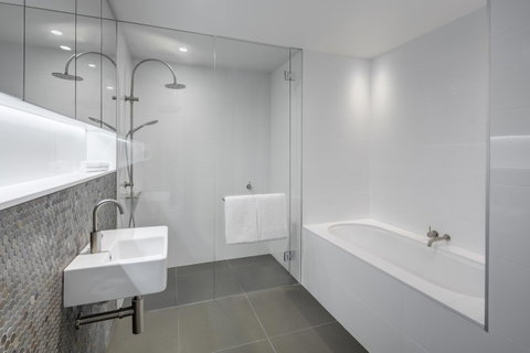 Vibe Hotel Canberra - Lightning Ridge Tourism 32