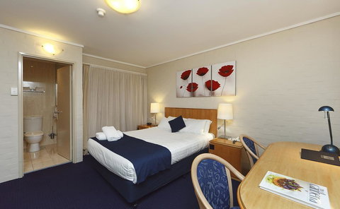 Ibis Styles Canberra - Lightning Ridge Tourism 9