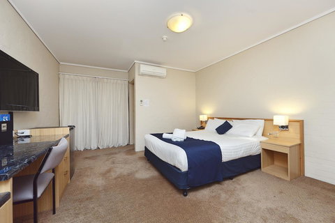 Ibis Styles Canberra - Lightning Ridge Tourism 18