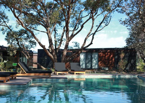 Bangalay Luxury Villas - Lightning Ridge Tourism 0
