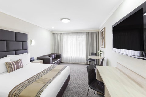 Garden City Hotel, Best Western Signature Collection - Lightning Ridge Tourism 0