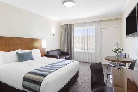Garden City Hotel, Best Western Signature Collection - Lightning Ridge Tourism 1