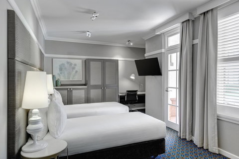 Hotel Kurrajong Canberra - Lightning Ridge Tourism 4