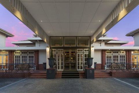 Hotel Kurrajong Canberra - Lightning Ridge Tourism 22